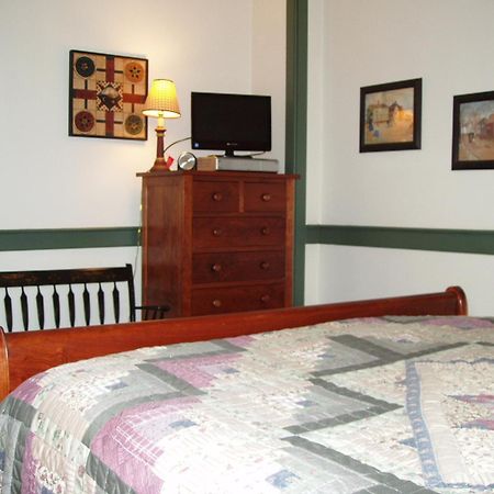 Brownstone Colonial Inn Reinholds Exterior foto